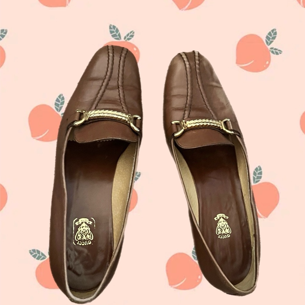 Women’s Vintage Gucci Leather Loafers with Gold Chain - Picture 7 of 7